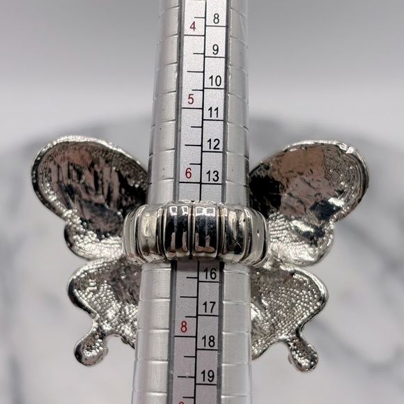 Silver tone & Crystal Chunky Butterfly Stretch Band‎ Ring - Picture 6 of 6